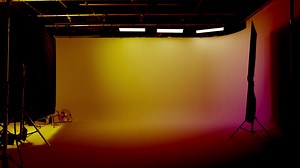 The lightest, most compact and reliable scanners on the market. The new CS 3800's slim, cordless design makes it easier to hold and gives users a more comfortable scanning experience. | Carestream Dental