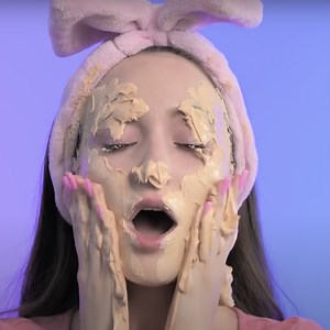 How to sneak makeup everywhere with our creative and cool ideas! | 123 GO