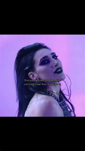 THE FACT THAT IYO ALWAYS TOUCHES THAT SIDE OF HER HEAD AND THATS WHERE RHEA WORE THE CLIP OH IM SICK. @Rhea Ripley #wwe #rhearipley #iyosky #rhiyo #smackdown