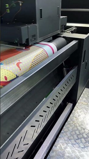 True synchronized double-sided textile printing in one continuous workflow