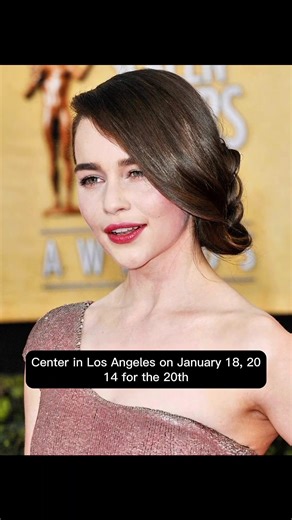 🎬 Emilia Clarke’s 2014 SAG Awards Moment in Los Angeles 💫 Emilia Clarke walked The Shrine Exposition Center in Los Angeles on January 18, 2014 for the 20th Annual Screen Actors Guild Awards with quiet confidence. She wore a custom rose-gold Calvin Klein Collection gown, paired with a Rauwolf clutch and Pomellato jewelry. The cast of Game of Thrones was nominated that night for Outstanding Performance by an Ensemble in a Drama Series alongside Breaking Bad and Downton Abbey. Clarke paused with