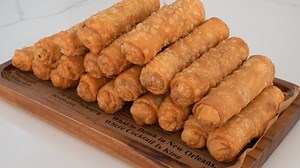 How to make this super Crunchy Chicken Rolls. Here's what you'll need: FILLING: 1 medium onion (minced) 5 cloves garlic (minced) 2 cups chicken (300g) (cooked and shredded) 1/2 tsp salt 1 tsp white pepper 1-2 tsp paprika 1 tsp chicken powder 2 tbsp soy sauce 1 cup diced carrot 1&1/2 cup diced potato 1 cup water 1/2 cup cooked peas (optional) you can use bell peppers if you want DOUGH: 3 cups all purpose flour (375g) 1 tsp salt (5g) 3 tbsp melted butter (45ml) unsalted 2 tbsp oil (30ml) 3/4 cup w