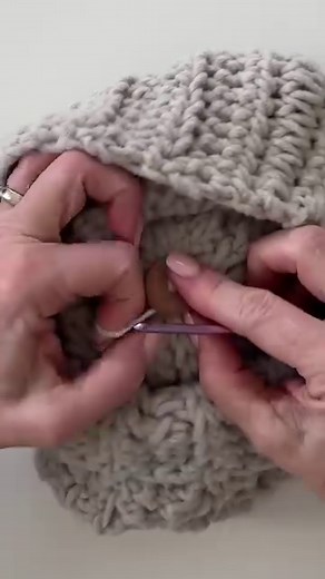 72K views · 839 reactions | Full tutorial available on our YouTube channel! This is the Chunky Griddle Stitch Hat made with Bernat Forever Fleece. | Daisy Farm Crafts | Facebook