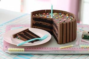 DARK CHOCOLATE CONFETTI KIT KAT CAKE Watch the full video here; https://youtu.be/oEJE_tdhX5Q | passionforbaking.com