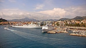 1K views · 26 reactions | Viewsurf vous propose avec cette nouvelle webcam une vue incomparable sur le port et la mer depuis le Phare de Nice : https://www.viewsurf.com/univers/plage/vue/18176-france-provence-alpes-cote-dazur-nice-video | Viewsurf | Facebook