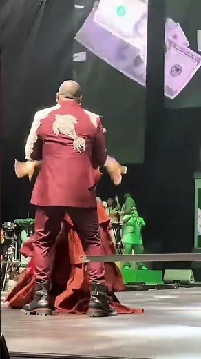 DAVIDO at the 02 arena moves #concert #live #davido #02arena #entertainmentscoop #burnaboy #bigwiz