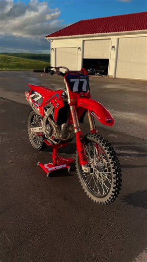 Honda CRF250R riding highlights and tips