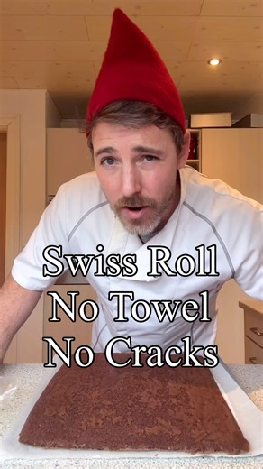 Swiss Roll. Yule Log. No Crack Hack👌🏻😊 This is my own personal hack for this. No hassle and it works wonders! Here’s a link to the full Christmas Yule Log video and recipe - https://m.youtube.com/watch?v=uiyK-NgVHMU All the best Chris - Your Irish Baker Abroad 👨🏻‍🍳🇮🇪 @top fans YouTube Channel - https://m.youtube.com/@irishbakerabroad IBA Instagram - https://goo.su/kK195JF IBA TikTok - https://rb.gy/7ftayd | Irish Baker Abroad