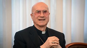 Fede e sport: il libro del cardinal Bertone svela il tifo di due papi, Benedetto XVI e Francesco