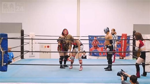 Leg spread submission (Japan)