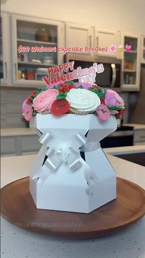 ‪@Walmart‬ Viral Cupcake Bouquet | Easy Valentine’s Day Dessert & Gift Idea