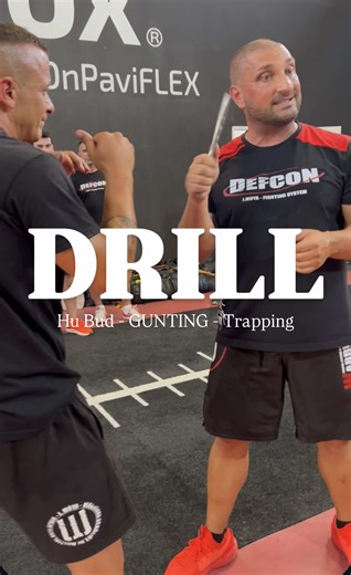 HU BUD con cuchillo en posición “Cielo”. Drill para desarrollar: • Sensibilidad en contacto • Timing en corta distancia • Presión real • Control de línea No es coreografía. Es atributo. Se extrapola directamente a mano vacía: GUNTING Trapping en cuerpo a cuerpo. Primero el sistema nervioso. Después la aplicación. DEFCON SYSTEM. #Trapping #defconsystem #artesmarciales #defensapersonal