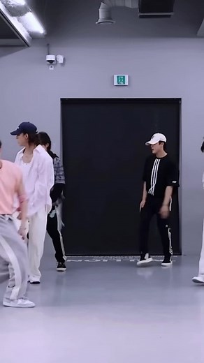 Exciting Choreography from Stray Kids Dance Practice