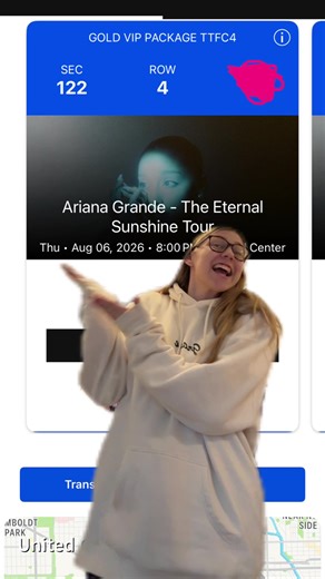 WHAT IS LIFE?!?! @arianagrande #arianagrande #greenscreen #eternalsunshine #chicago #concert
