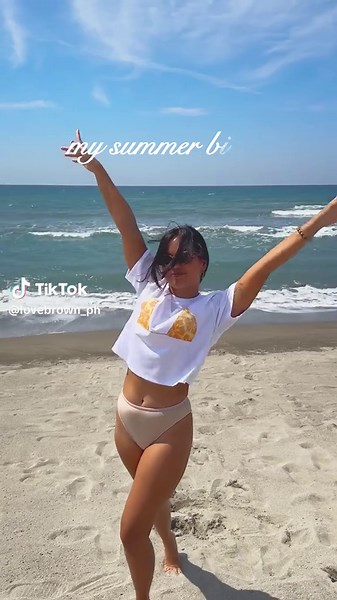 Keep the summer vibes alive with this fun and breezy cropped top! Perfect for throwing on after a swim or rocking a casual, beachy look any day. Why You’ll Love It: 🌴 A fun and breezy after-swim essential 👙 Features a playful bikini top print that radiates beach energy 🌊 Perfect for laid-back days or whenever you’re feeling the call of the ocean 🌴 Get ₱100 OFF on your pre-order! 🌞 Use code: MYSUMMERBIKINI 🛒 Pre-order now! 📅 Cutoff: March 20, 2025 📦 Delivery starts: March 28, 2025 🌸 Pick