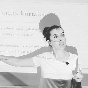 Fark edince ışık olursun! 2-5 yaş arasında anneleri tarafından sevgi göremeyen çocukların beyinleri yeterli oksitosini salgılamadığı için Hippocamous’leri gelişmeyebilir ve bu ilerki yaşlarda psikopati ve sosyopati (Antisosyal kişilik bozukluğu) eğilimine yol açabilir. Videonun tamamını yayından izleyebilirsiniz! | Azra Kohen