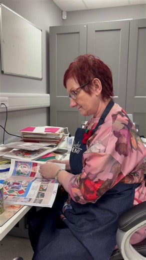 📚✨ IT’S HERE… Two Red Robins Magazine Box Kit Vol. 4! ✨📚 Mel has been flipping through it all morning — and trust us, her excitement is contagious! 😍 This brand-new volume is absolutely packed with creativity, inspiration and exclusives you won’t find anywhere else. Inside you’ll get: 🖋️ A gorgeous stamp set featuring favourite TRR characters and sentiments 🎨 A scene-building stencil to help you craft your own storytelling landscapes 🪄 An exclusive die — perfect for adding that magical TRR