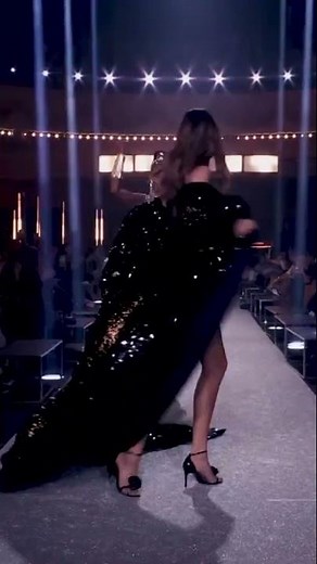 Etam 'Live Show Défilé lntégral' 2023 #lingerie #nobra, 2 #paris #fashion #fashionshow #runway #f