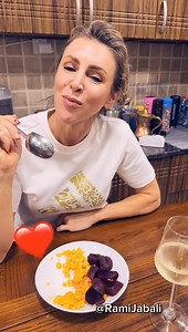 🌽 The Power of Boiled Corn & Beetroot …. Simple, Nourishing, and Surprisingly Perfect Together Boiled corn and boiled beetroot are two humble foods that deliver big health benefits when eaten on their own … and even more when combined. They are easy to prepare, gentle on digestion, and deeply nourishing for the body. In many parts of America, boiled corn is traditionally enjoyed with a little butter, not just for taste, but also for added nourishment and satisfaction. When paired with beetroot,