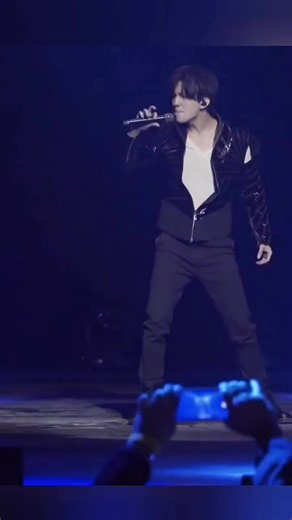 Dimash, NewYork Concert 2019 "Olimpico" #repost: dimash.dears_turkiye https://www.instagram.com/reel/C01xEpHtU7E/?igshid=MTdlMjRlYjZlMQ== #dimashvenhaparaobrasil IG:https://www.instagram.com/dk_brasil/ Twitter: https://twitter.com/brasil_dk | Dimash Kudaibergen Brasil - Fã Clube