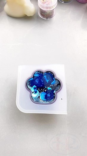 Epoxy dried flower cat claws 😘#resin #resinart #epoxy #epoxyresin #epoxyart #uv #uvresin #resinglue #glue #comedia #diy #tiktokdiy #diyresin #keychain #brecelet #resincat #handmade #resinmold #ordinarykeytool #resindiy