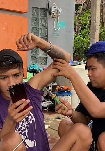 Ku asli na atuh nyabut kana kulit na si @Dungkuk @Idam prayoga