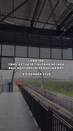 🚆✨ Lawatan Khas YBhg. Ketua Setiausaha Negara ke MRT! ✨🚆 YBhg. Tan Sri Shamsul Azri bin Abu Bakar, Ketua Setiausaha Negara (KSN) telah mengadakan lawatan khas untuk bertemu dan menyantuni pengguna Malaysia Rapid Transit (MRT). Lawatan ini menekankan komitmen kerajaan untuk memastikan perkhidmatan MRT sentiasa cekap, selamat, dan mesra pengguna 🙌💼 Selaras dengan Agenda Reformasi Perkhidmatan Awam (ARPA), lawatan ini juga membuka ruang kepada pengguna untuk berkongsi maklum balas secara langsu
