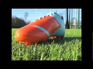 Umbro GT II Pro Video Review, Hands-on & First Impressions - Footy-Boots.com TV