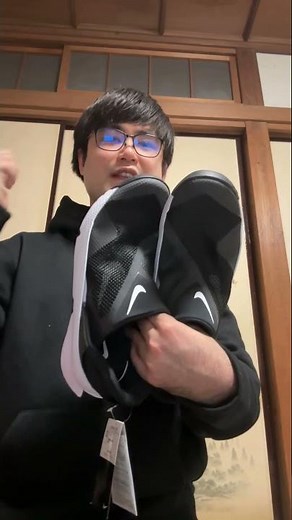 【手を使わず履ける靴】ナイキのゴーフライイーズを履いてみた！レビューをお届け！！(ナイキハンズフリーシューズ)【Nike Go FlyEase】