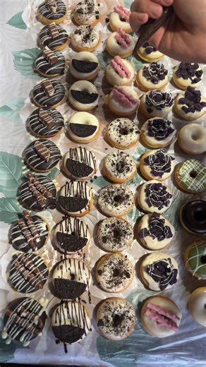 Making Delicious Mini Donuts with Drizzle Glaze