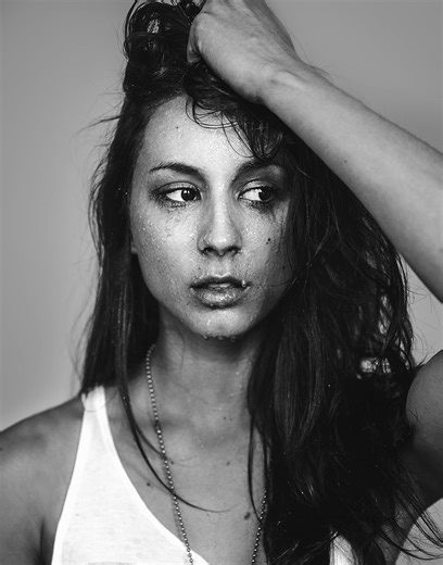 Troian Bellisario | Atriz, Diretora, Produtora