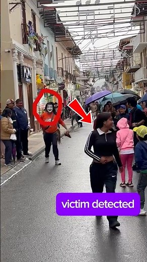 El mimo humor,i mitating people on the street.सड़क पर लोगों की नकल करना #humor #funny #shortsfeed