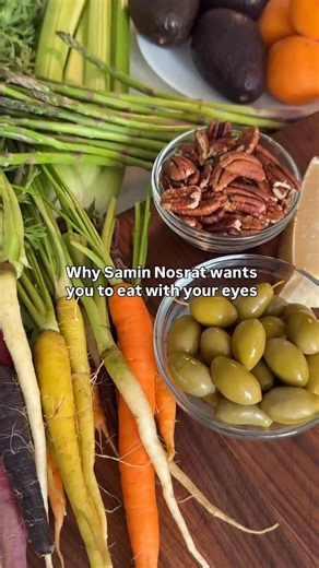 Samin Nosrat (@ciaosamin) stopped by the test kitchen to share simple tips for making food look as mouthwatering as it tastes. Because you eat with your eyes first, and those “fancy” chef tricks are often easier than you think. Her new book “Good Things: Recipes and Rituals to Share With People You Love” is a reminder that cooking isn’t just about technique, but about why we gather around the table in the first place. 🎥 Video: @daphneyyy_ 👩🏻‍🍳 Culinary Production: @mallarysantucci | Bon Appé