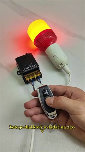 📡 Bezdrôtový diaľkový ovládač 220 V: Nie je potrebná kabeláž pre čerpadlá, motory a svetlá! 🔌 Napájanie 220 V, bezdrôtové diaľkové ovládanie - čerpadlá, motory a svetlá je možné ovládať na diaľku. Nie je potrebná žiadna kabeláž, rýchla a jednoduchá inštalácia. Ideálne pre domáce alebo priemyselné projekty, zaručuje pohodlie a šetrí čas. Odolné a bezpečné, s praktickým dizajnom, ktorý sa prispôsobí viacerým zariadeniam. Ovládajte svoje zariadenia bez komplikácií - praktickosť a účinnosť v jedno