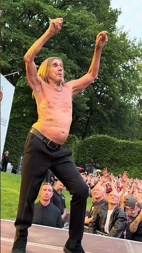 👕⚡ Iggy Pop – in the Red Hot Chili Peppers orbit – shirtless at 78 and still all attack