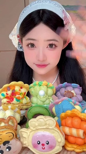 Mukbang Bánh Macaron Dễ Thương và Ngon Miệng