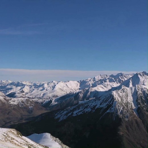 Rien de tel que l'air de la montagne ! Venez découvrir la station de Saint-Lary-Soulan et les plus beaux villaged des Pyrénées avec Tiga ce soir à 20h50 sur France 5 | Echappées Belles