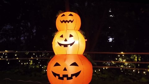 4 Ft Halloween Inflatables Pumpkin Outdoor Decoration with Built in Lights, Blow up Stacked Pumpkin Halloween Yard Decoration for Outdoor Indoor Home Garden Lawn Party Decor