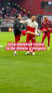 'Canelo' Angulo y Alexis Vega, una amistad envidiable para cualquiera 🤝🏻 Así calienta el Toluca instantes antes del inicio del compromiso vs Tigres. #ChorizoPower | TV Azteca Deportes