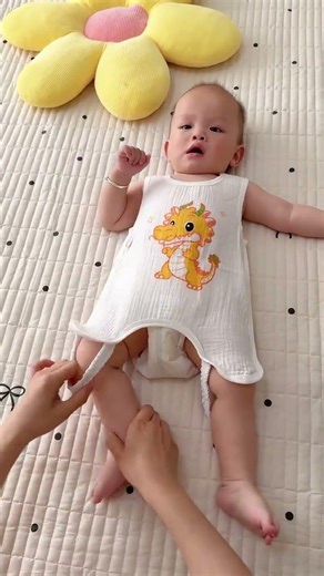 made of cotton gauze, which is breathable and dissipates heat quickly. #BabyProductsHalfBackBrouse