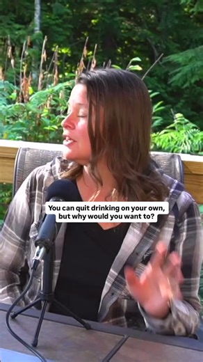 Here’s the hard truth: you can’t trust the same brain that kept pouring the drinks to suddenly lead you out of the cycle. That’s your drinking brain talking, and it doesn’t heal overnight. This is where community changes everything. Being around people who’ve been there, who’ve done the work, and who can hand you tools encouragement makes all the difference. You don’t have to figure this out alone. 👉👉 Comment PODCAST to hear the full episode where Laura and I break down how community has shape