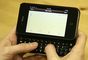 Boxwave's Keyboard Buddy cases gives your iPhone 4 physical keys - 9to5Mac