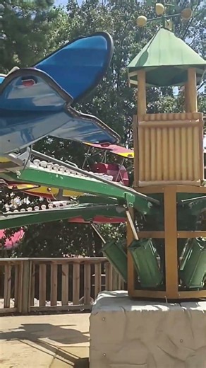 riding the plane ride at magic springs #themepark