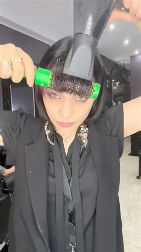 Self Style 😍#artist#selfstyling#tutorial#brush#brushing#green#style#creative#love#woman#shorts