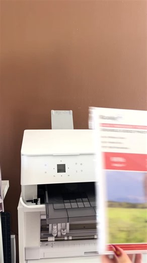 Jessenia- Birthday party decorations and Cricut Classes on Instagram: "The photo paper used is from @koalagp_paper. It’s such an amazing find to have in your space! The grid texture has to be one of my favorites I’m afraid the video does not do it justice! 😍 File for the cake topper is available in the link in my bio BUT if you are subscribed and part of The.VIP.Studio the file was this months freebie ♥️ enjoy! #christmas #gingerbreadcaketopper #gingerbread #partydecorations #caketopper #crafte