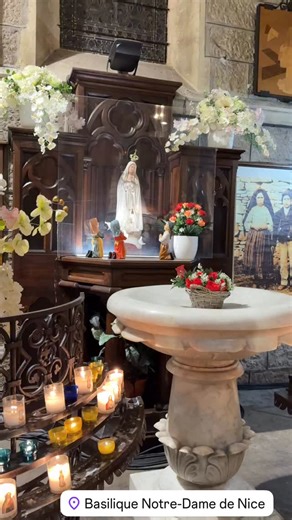 PRIERES ENSEIGNEES PAR L’ANGE « Mon Dieu, je crois, j’adore, s’espère et je vous aime. Je vous demande pardon pour ceux qui ne croient pas, qui n’adorent pas, qui n’espèrent pas et ne vous aiment pas ». « Très Sainte Trinité, Père, Fils et Saint-Esprit je vous adore profondément et je vous offre le très précieux Corps, Sang, Ame et Divinité de Notre Seigneur Jésus-Christ, présent dans tous les tabernacles du monde, en réparation des outrages, sacrilèges et indifférences par lesquels Il est Lui-m