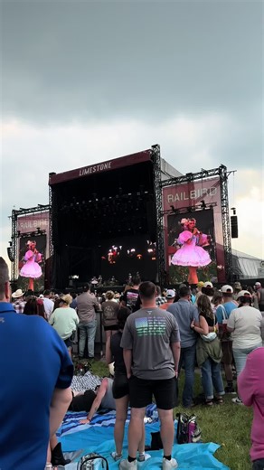 Sierra Ferrell: Unforgettable Cover of John Anderson's 'Years'