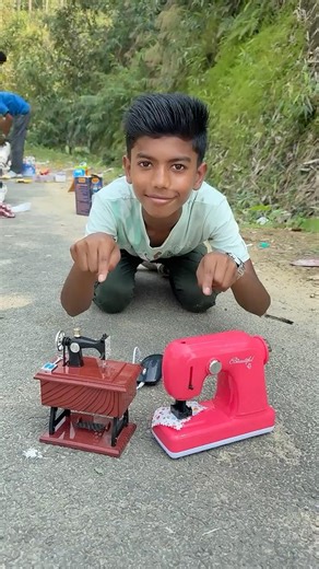 Mini Vs Medium Two sewing machine