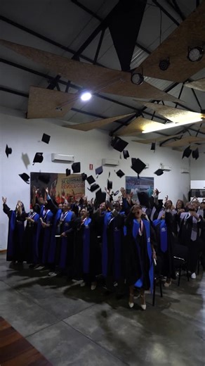 Escuela Nacional Robinsoniana on Instagram: "¡Otro Logro Histórico para la Patria y la Revolución! La Escuela Nacional Robinsoniana (ENR), en un esfuerzo ejemplar de articulación con la Universidad Nacional Experimental Simón Rodríguez (UNESR), celebra la graduación de una nueva cohorte de profesionales comprometidos con la transformación y el desarrollo nacional. Este logro consolida la formación de líderes y pensadores que nutrirán la Revolución, demostrando la capacidad de nuestro sistema edu