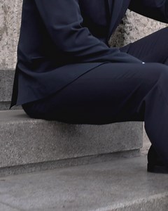 4.5K views · 33 reactions | La nuova Collezione Formal ridefinisce i completi più classici attraverso tagli sartoriali ma contemporanei, una palette intensa e minimale e silhouette essenziali ed eleganti. Scopri i nuovi arrivi per l'Uomo: https://bit.ly/3jYlMXY | Calliope | Facebook